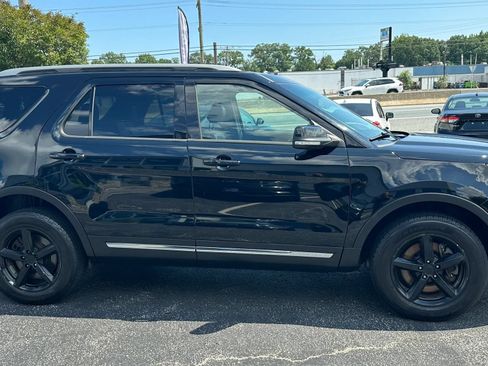 Used 2016 Ford Explorer XLT w/ Equipment Group 202A AWD/4WD image 4