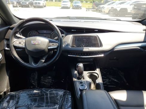 Used 2022 Cadillac XT4 Premium Luxury w/ Safety Alert Package AWD/4WD image 35