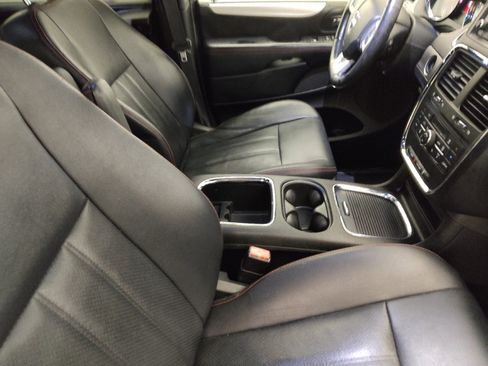 Used 2017 Dodge Grand Caravan GT image 21