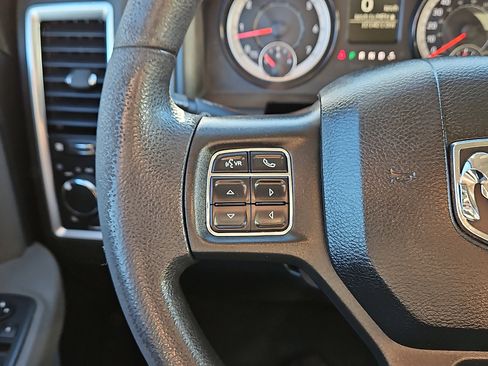 Used 2020 RAM 1500 Classic SLT image 18