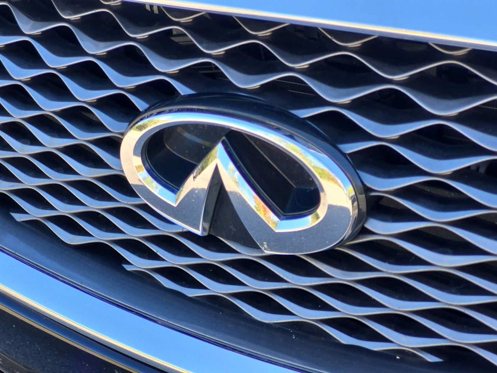Used 2019 INFINITI Q50 Luxe w/ Essential Package (3.0T Luxe) AWD/4WD image 12