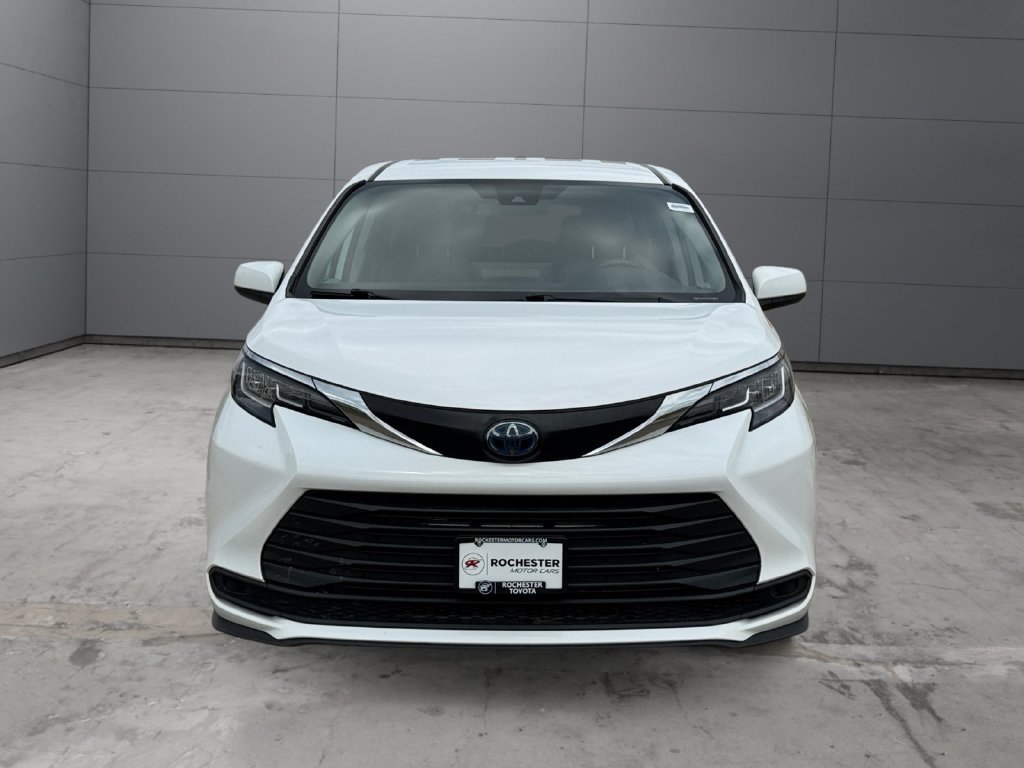 Used 2023 Toyota Sienna LE AWD/4WD image 8