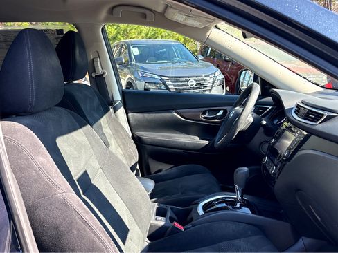 Used 2015 Nissan Rogue SV w/ SV Premium Package image 11