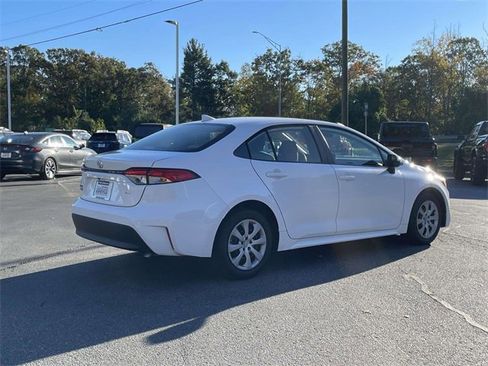 Used 2023 Toyota Corolla LE image 5