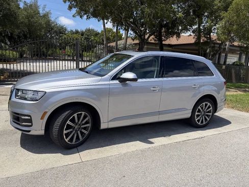 Used 2017 Audi Q7 3.0T Prestige w/ Prestige Package AWD/4WD image 2