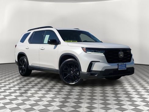 Used 2025 Honda Pilot Black Edition image 2