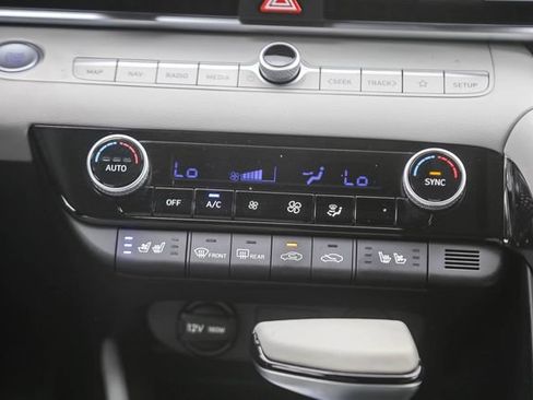 Used 2023 Hyundai Elantra Limited FWD image 15