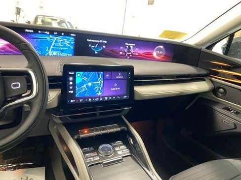 New 2025 Lincoln Nautilus Reserve image 12