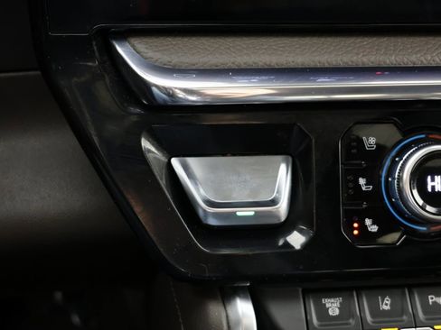 Used 2024 GMC Sierra 3500 Denali w/ Denali Reserve Package image 20