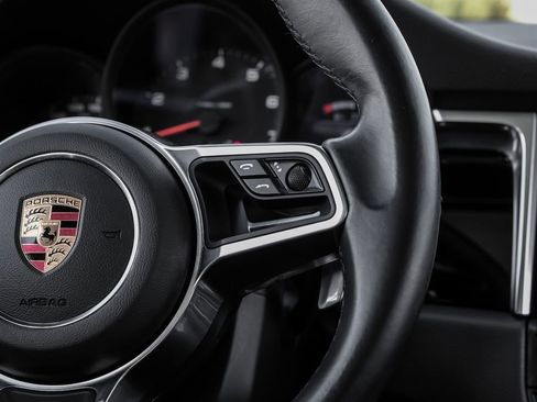 Used 2020 Porsche Macan Base image 17