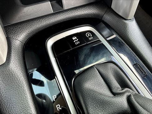 Used 2024 Toyota Corolla Cross XLE w/ Convenience Package image 33