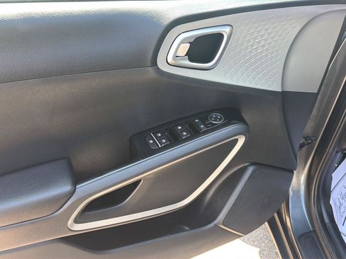 Used 2022 Kia Soul LX FWD image 14