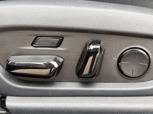 Used 2025 Lexus ES 300h w/ Accessory Package (Z1) FWD image 22