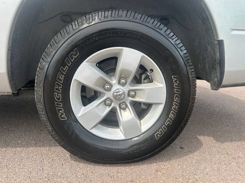 Used 2017 RAM 1500 Express RWD image 40