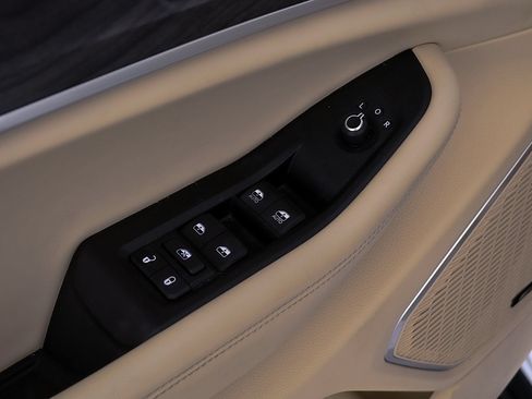 Used 2021 Jeep Grand Cherokee L Limited AWD/4WD image 17