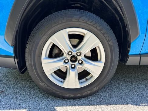 Used 2019 Toyota RAV4 XLE w/ Convenience Package AWD/4WD image 2