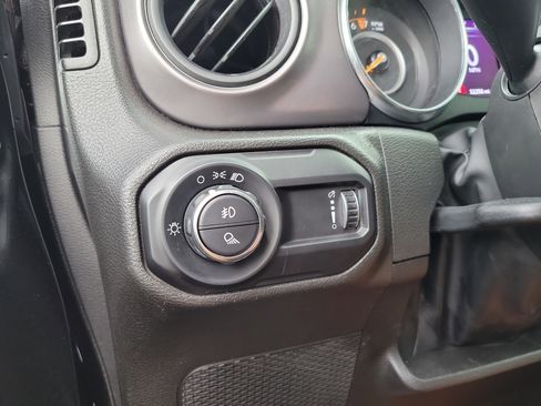 Used 2023 Jeep Gladiator Sport AWD/4WD image 32