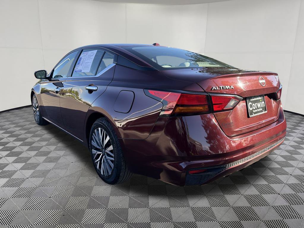 Used 2025 Nissan Altima 2.5 SV FWD image 5