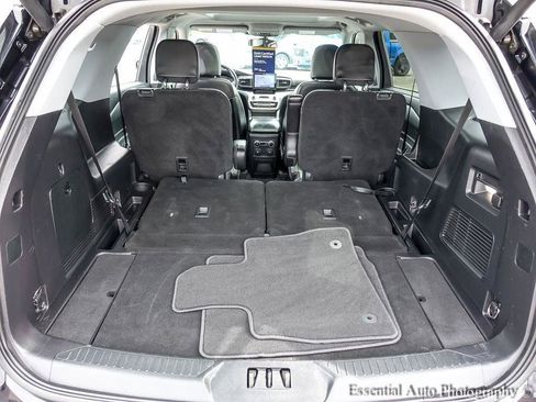 Used 2022 Ford Explorer XLT w/ Equipment Group 202A image 24