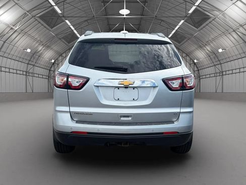 Used 2017 Chevrolet Traverse LT w/ Style and Technology Package FWD image 6