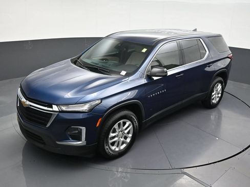 Used 2023 Chevrolet Traverse LS FWD image 16