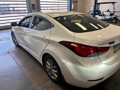 Used 2015 Hyundai Elantra SE w/ Option Group 02 FWD image 7