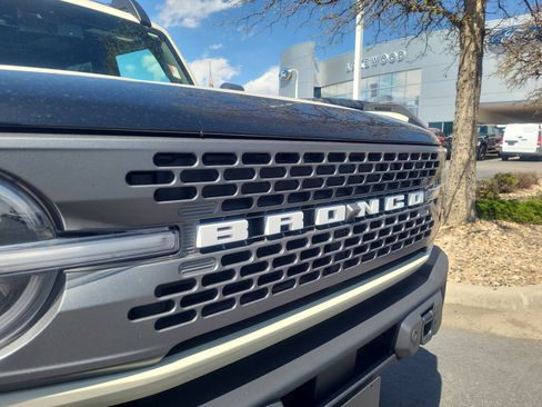 Used 2025 Ford Bronco Badlands image 23