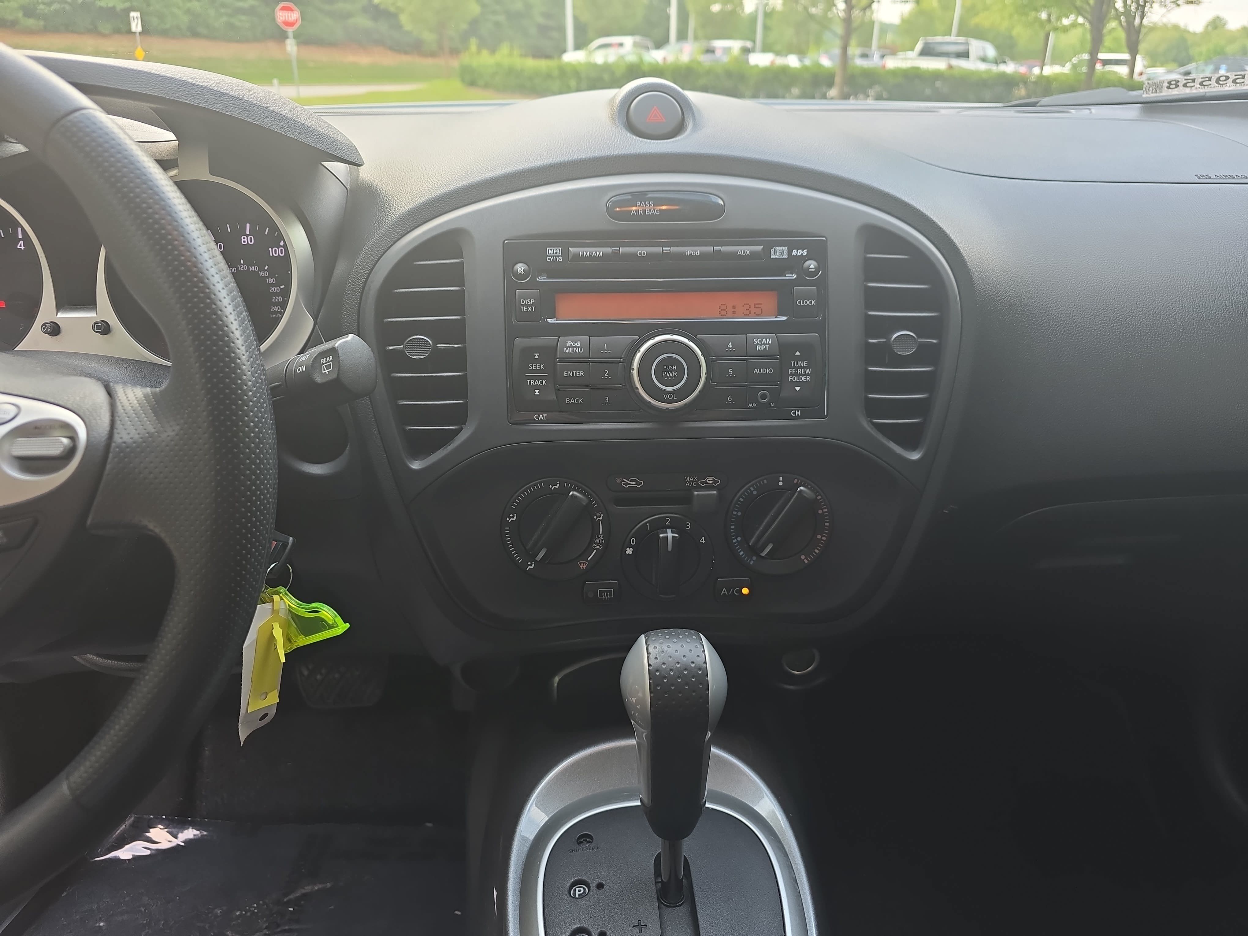 Used 2014 Nissan Juke S FWD image 21