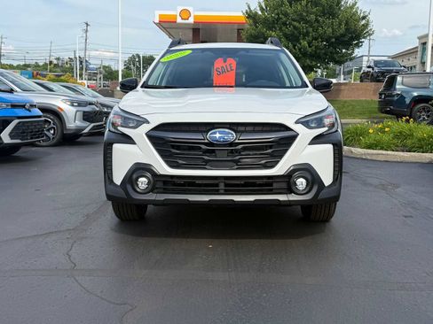 Used 2025 Subaru Outback Premium w/ Popular Package #1A AWD/4WD image 2