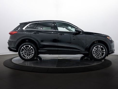 Certified 2025 Audi Q5 Premium w/ Convenience Package image 3