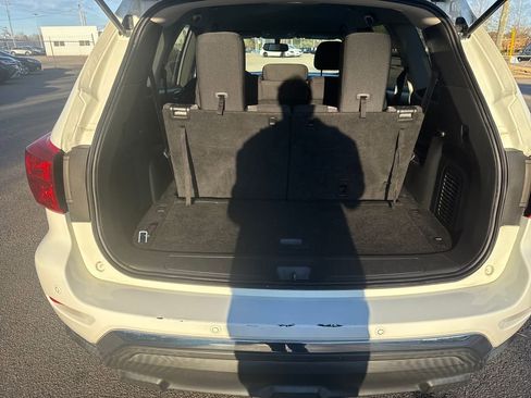 Used 2017 Nissan Pathfinder SV image 24