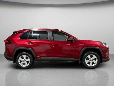 Used 2021 Toyota RAV4 XLE w/ Convenience Package image 2