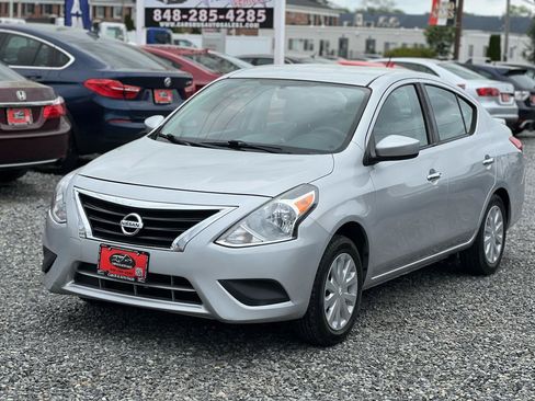 Used 2018 Nissan Versa SV FWD image 3