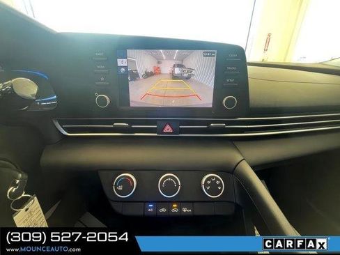Used 2024 Hyundai Elantra SE FWD image 18