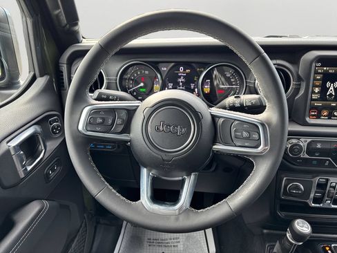 Used 2023 Jeep Wrangler Unlimited Sahara AWD/4WD image 19