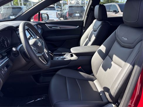 New 2025 Cadillac XT5 Luxury image 9
