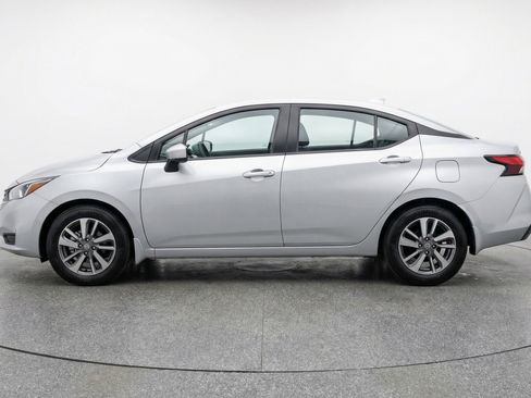 Used 2025 Nissan Versa SV image 5