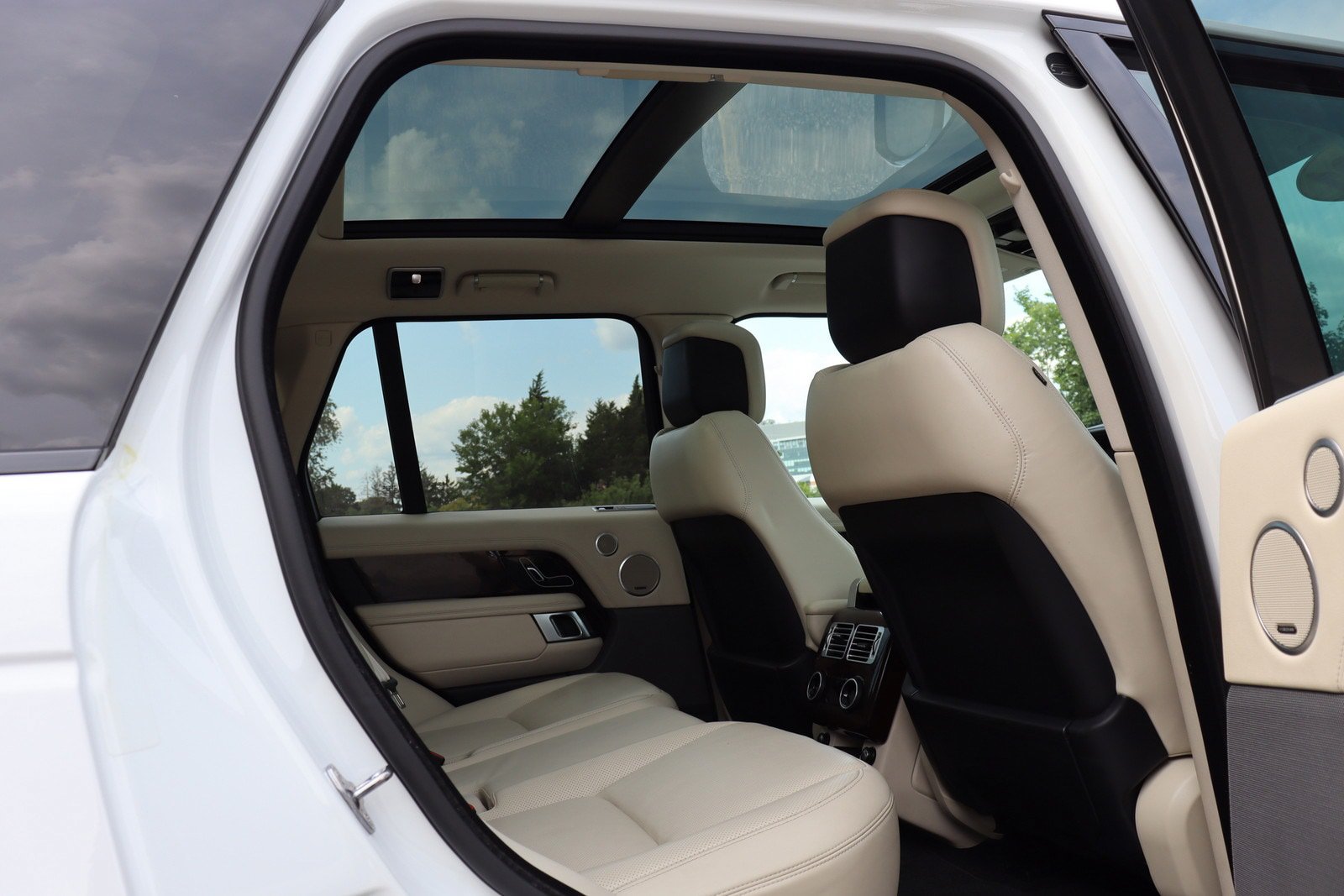 Used 2021 Land Rover Range Rover HSE AWD/4WD image 17