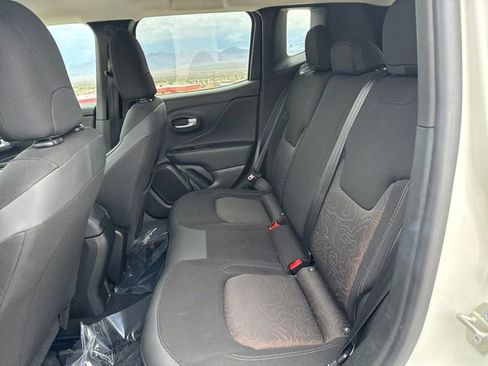 Used 2023 Jeep Renegade Latitude image 30