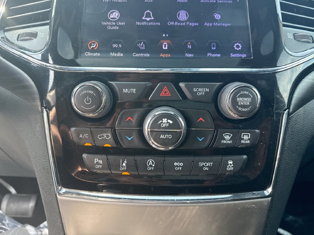 Used 2020 Jeep Grand Cherokee Altitude AWD/4WD image 22
