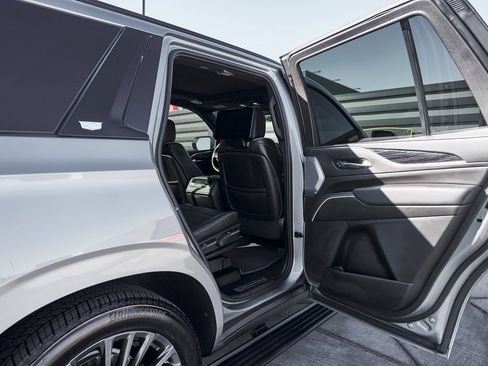 Used 2023 Cadillac Escalade V w/ LPO, ONYX Package image 26