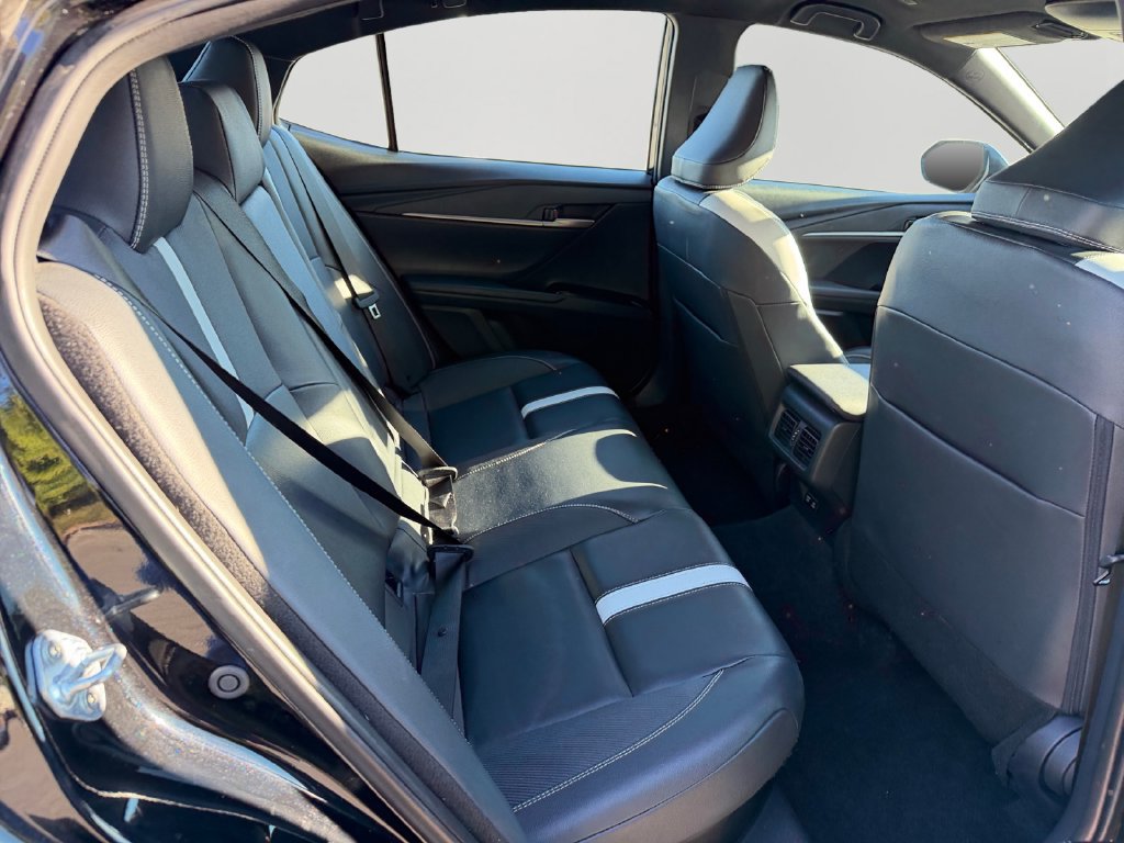 Used 2025 Toyota Camry Hybrid FWD image 12
