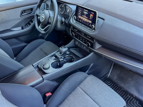 Used 2022 Nissan Rogue S image 14