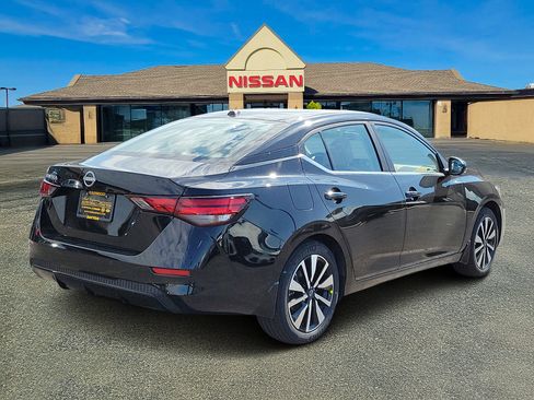Used 2025 Nissan Sentra SV w/ SV Premium Package FWD image 4