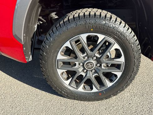 Used 2024 Toyota Tundra Limited AWD/4WD image 7