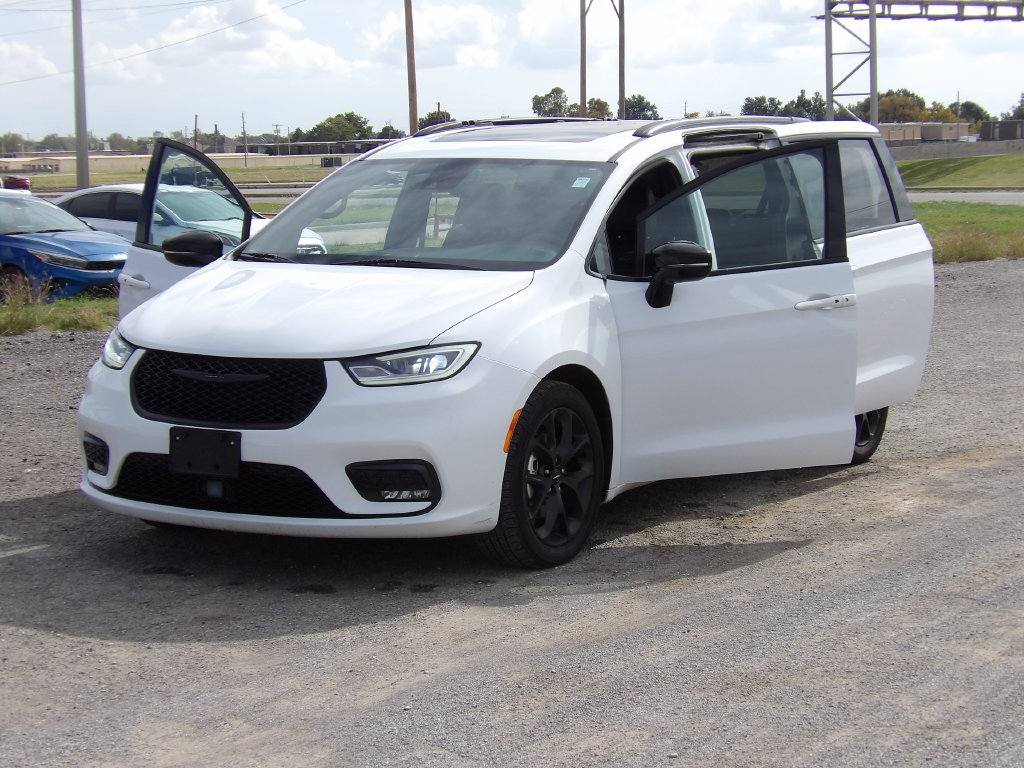 Used 2025 Chrysler Pacifica Limited FWD image 22