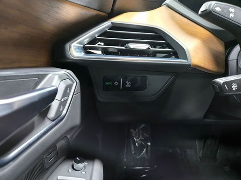 Used 2022 Audi e-tron GT Premium Plus image 14