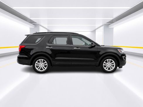 Used 2017 Ford Explorer FWD image 6