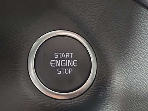 Certified 2026 Volvo XC40 B5 Plus AWD/4WD image 28