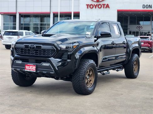 Certified 2025 Toyota Tacoma TRD Sport image 3